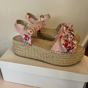 BRAND NEW  - Steve Madden Floral Platform Sandals, Size 9